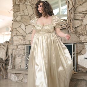 Selkie champagne seashell gown sz small